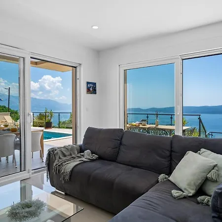 Seaview Matea With 4 En-suite Bedrooms, Whirlpool, Sauna, Private Pool Villa