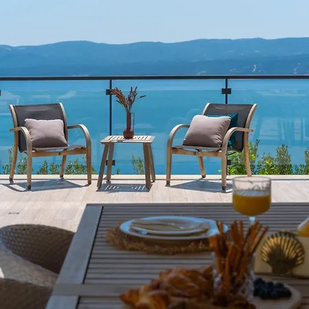 Seaview Matea With 4 En-suite Bedrooms, Whirlpool, Sauna, Private Pool