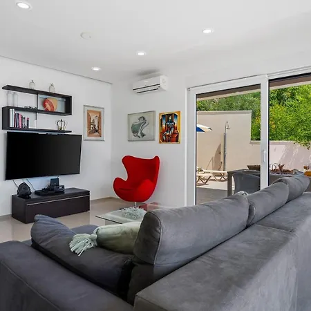 Seaview Matea With 4 En-suite Bedrooms, Whirlpool, Sauna, Private Pool *
