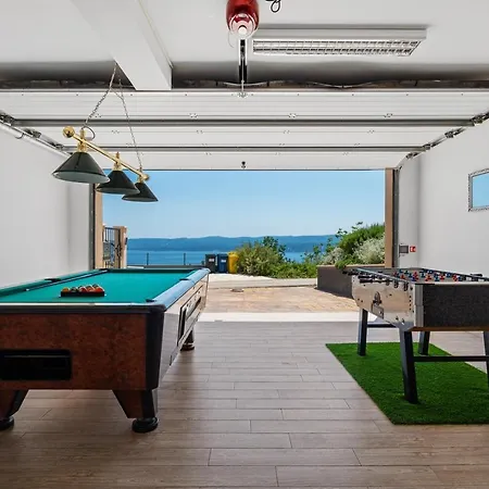 Seaview Matea With 4 En-suite Bedrooms, Whirlpool, Sauna, Private Pool