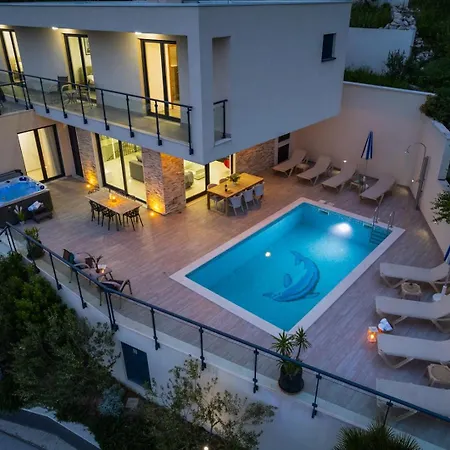Seaview Matea With 4 En-suite Bedrooms, Whirlpool, Sauna, Private Pool Villa *